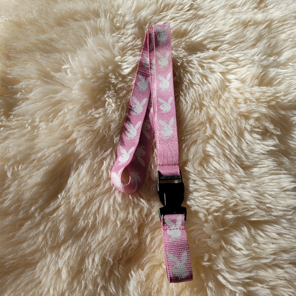 FREE✨️GUC playboy lanyard with buckle clip